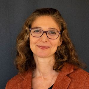 Robin Abell headshot.